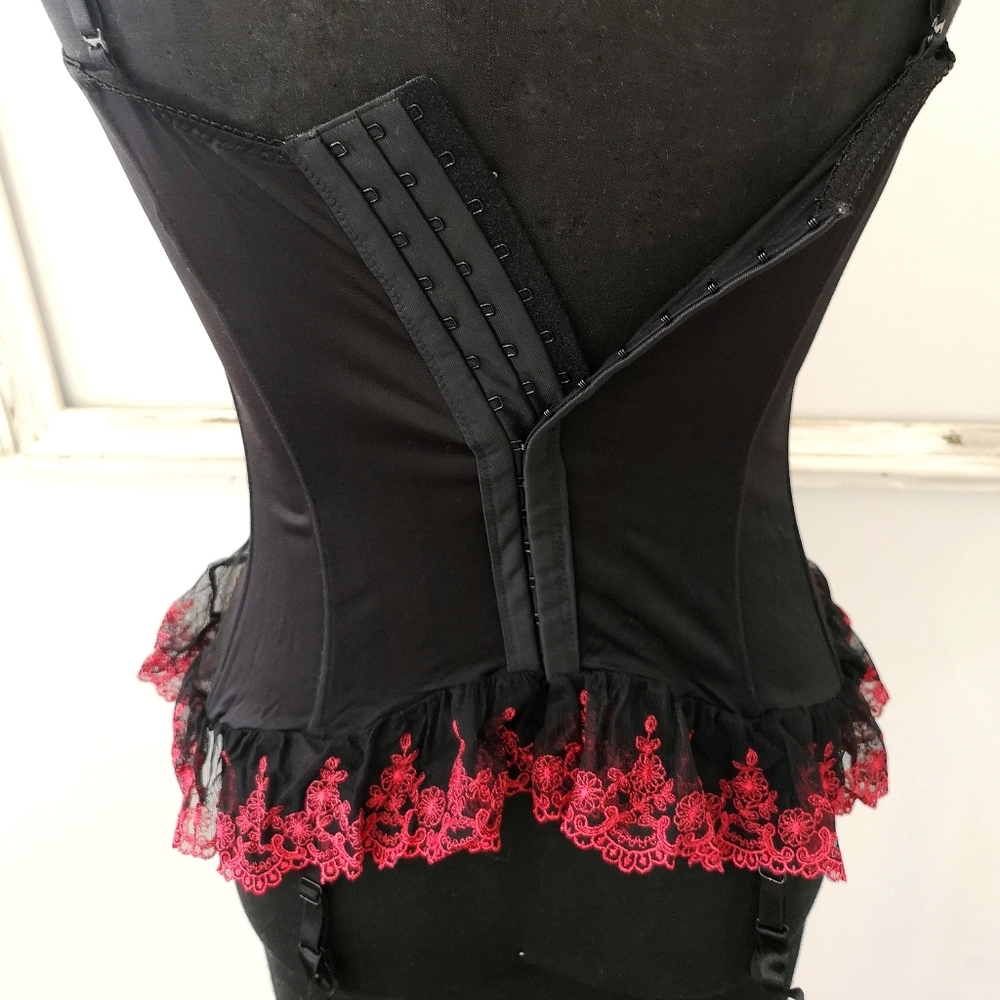 Vintage Romantic Red Floral Laced Corset - Picture 11 of 11